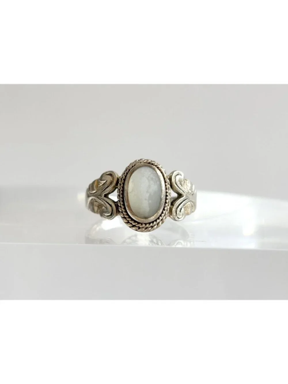 Mother of Pearl Stone Rope Frame Scroll Sterling Silver 925 Vintage Ring - sz 7